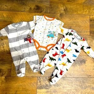 CARTERS Bundle of Sleepers and Onesie, Size 3M